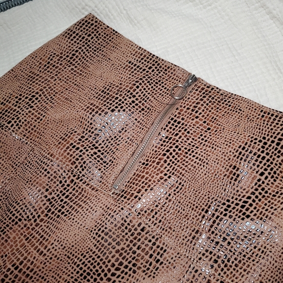 Free people lambs leather alligator prnt midi skir - Picture 8 of 9